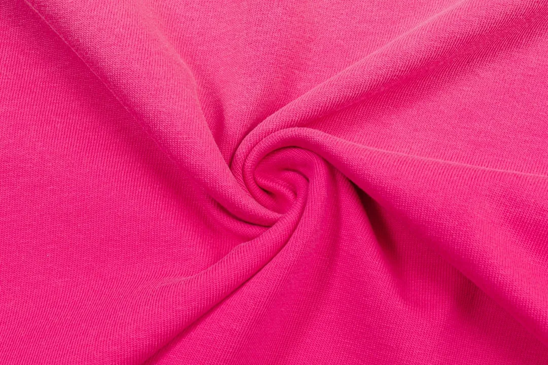 P220 CHROME HEARTS LoGo is fashionable and elegant, with dropped shoulders. The fabric is made of 26s double-yarn combed cotton compact spinning yarn with a weight of 280. It is matched with 1*1 Salona rib. The fabric is fermented and has a loose fit. Color: pink (washed hole craftsmanship) size: S～XXL